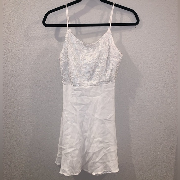 Altar'd State Dresses & Skirts - Super Cute Floral Tie/Zip Back Dress